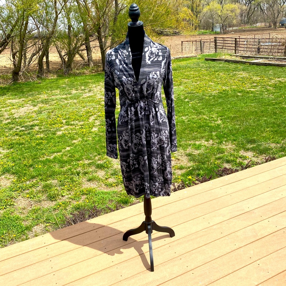 Vfish Gray patterned dress - great to go from work to a night out.